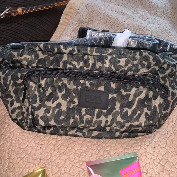 A lot of pink Victoria’s Secret goodies - Picture 3 of 4